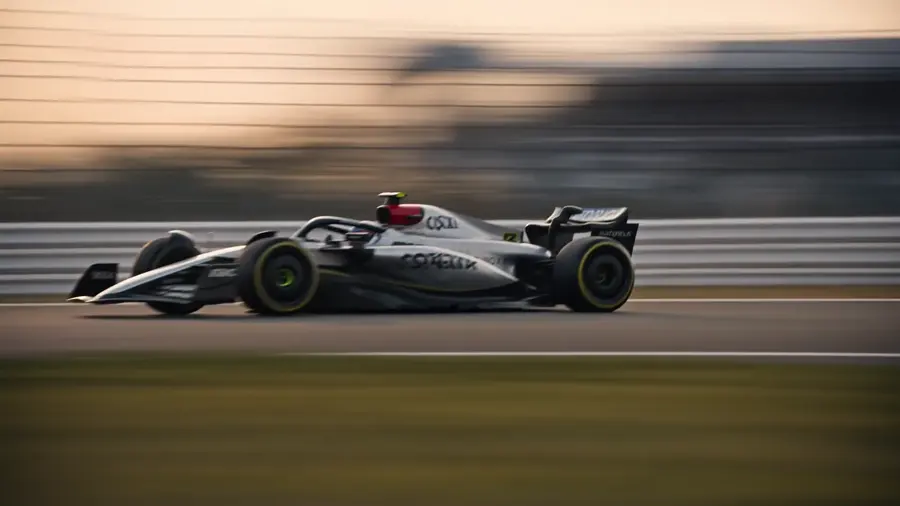 F1 — 정면에서 잡은 포뮬러 머신
